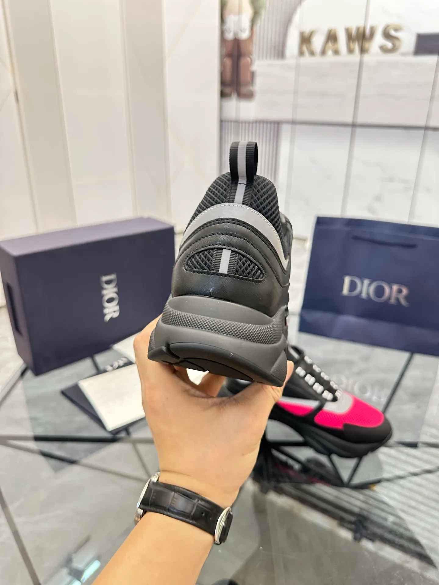 Men's shoes: 💰P460¥ Ready in Guangzhou, fully packaged Product trademark: Dior* "Dior*" low-top casual shoes Regular size: 38-46 (can be customized to 47) B22 Product materials: imported cowhide leather upper spliced ​​with original fabric, breathable lining, original outsole. Number: 920